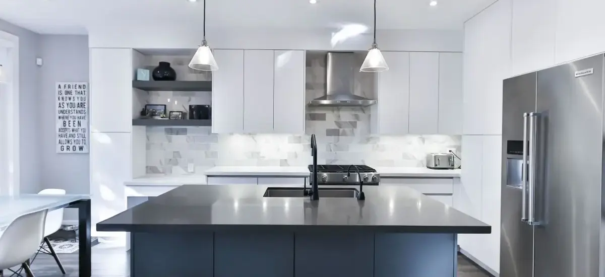 Få et køkken der er både funktionelt og smukt med flotte designer lamper - inspiration til indretningen